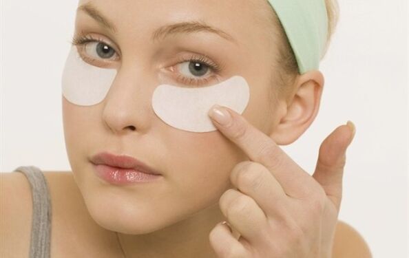 rejuvenation of the skin around the eyes using blemishes