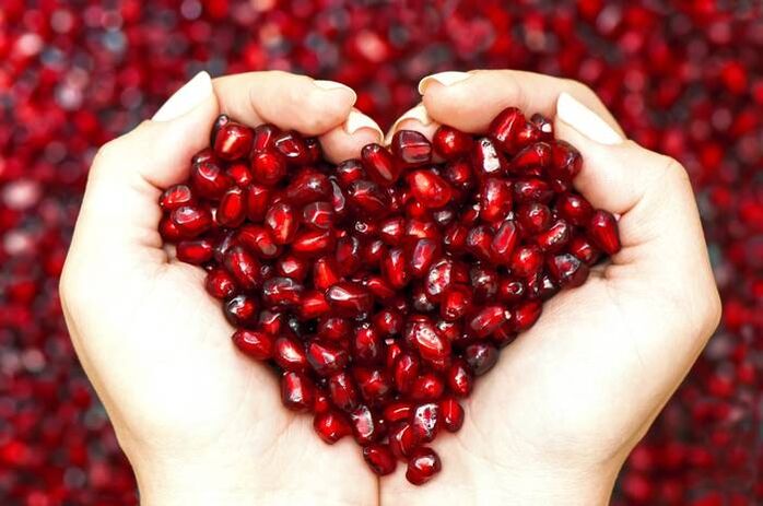The oil obtained from pomegranate seeds will restore the facial skin tone and protect against ultraviolet radiation. 